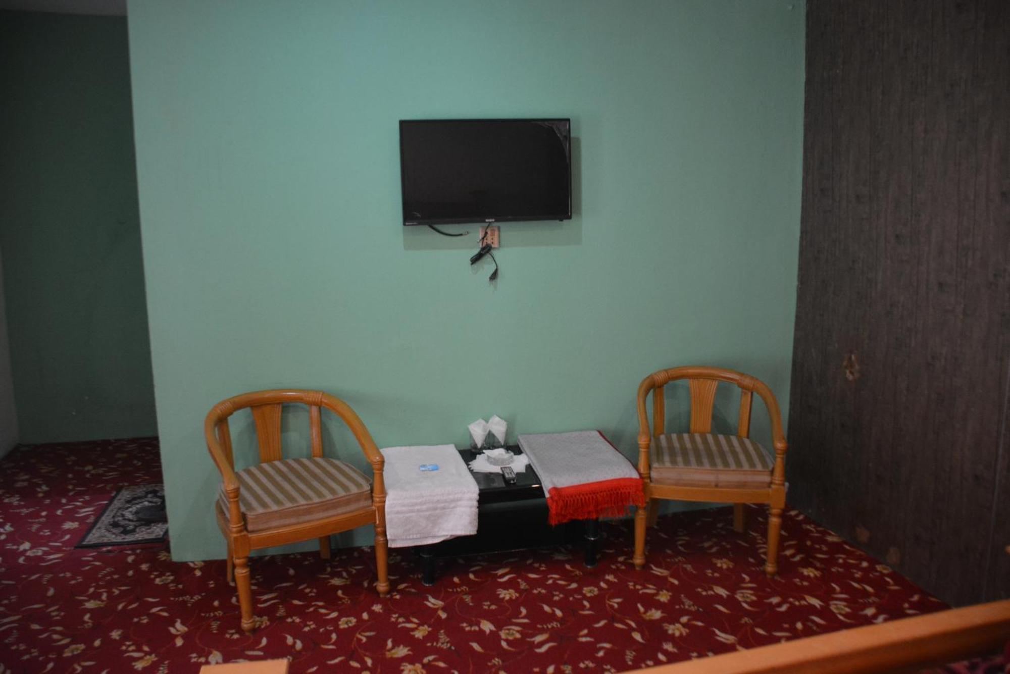Hotel Pine Hills, นารัน ภายนอก รูปภาพ