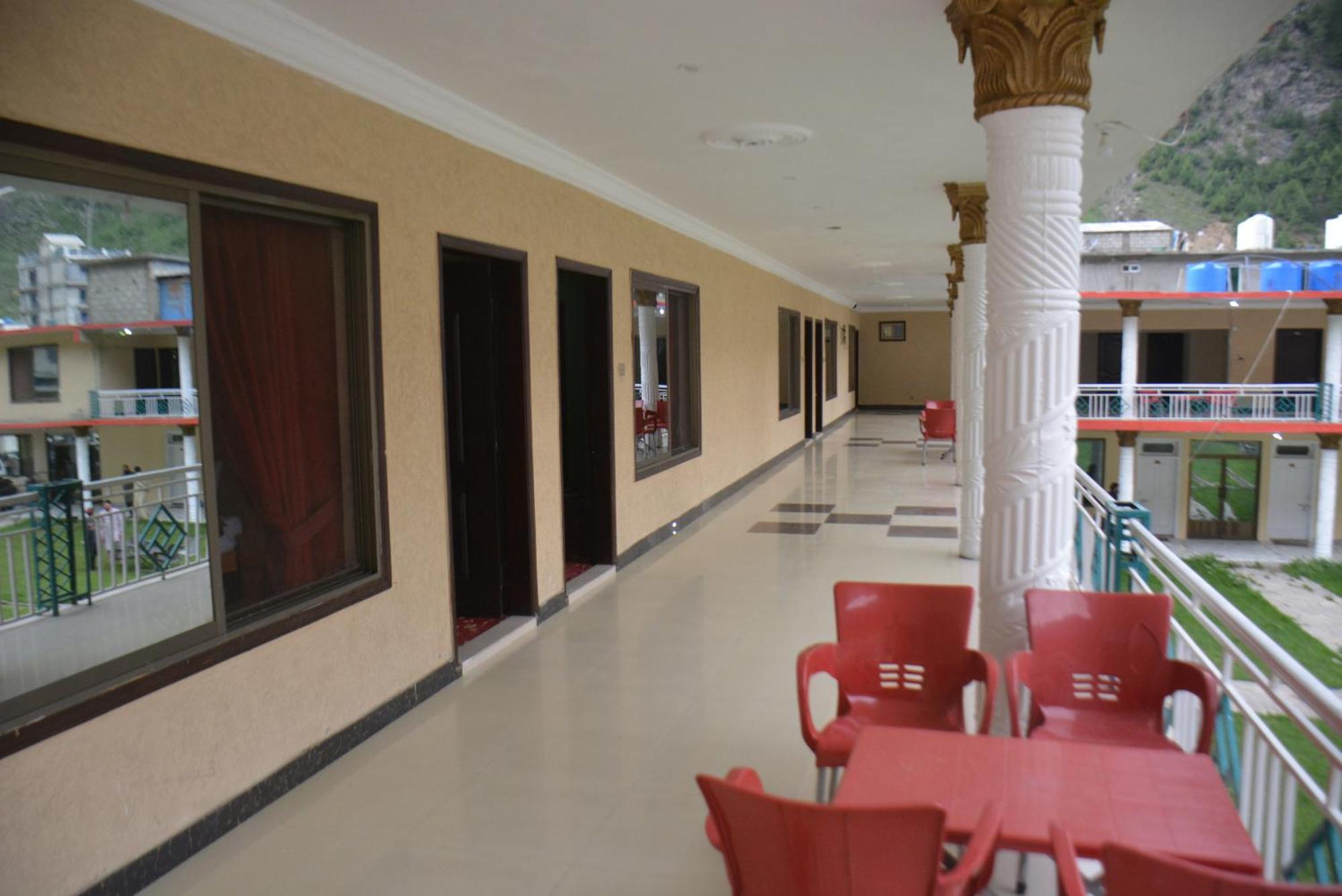 Hotel Pine Hills, นารัน ภายนอก รูปภาพ