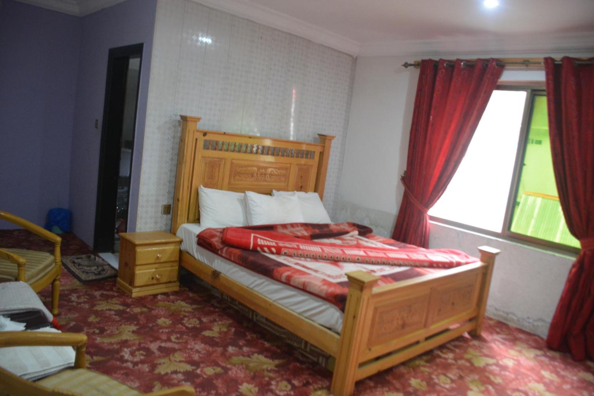 Hotel Pine Hills, นารัน ภายนอก รูปภาพ