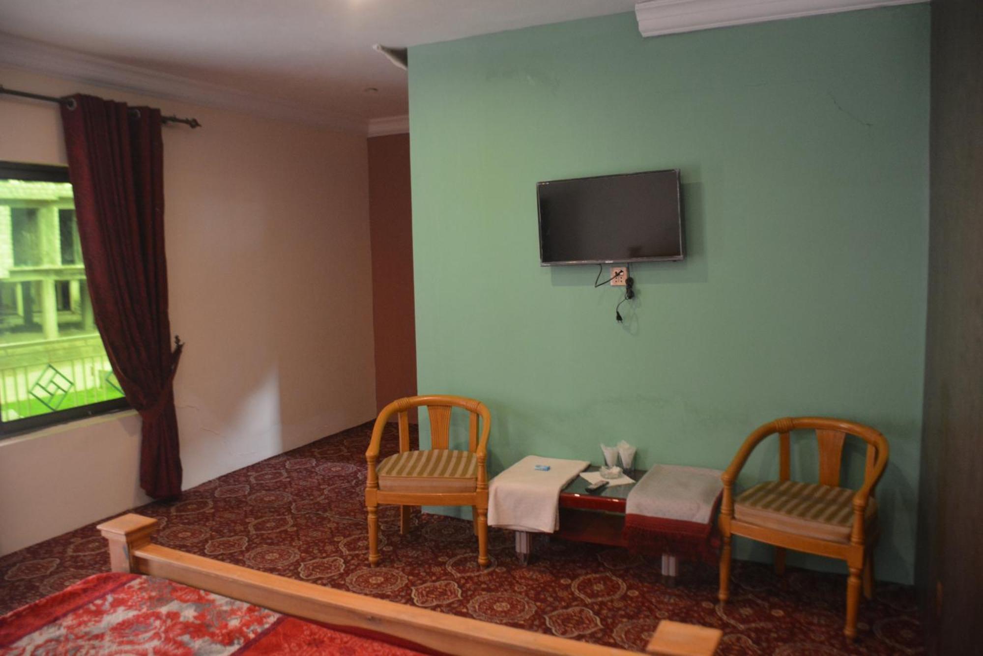 Hotel Pine Hills, นารัน ภายนอก รูปภาพ