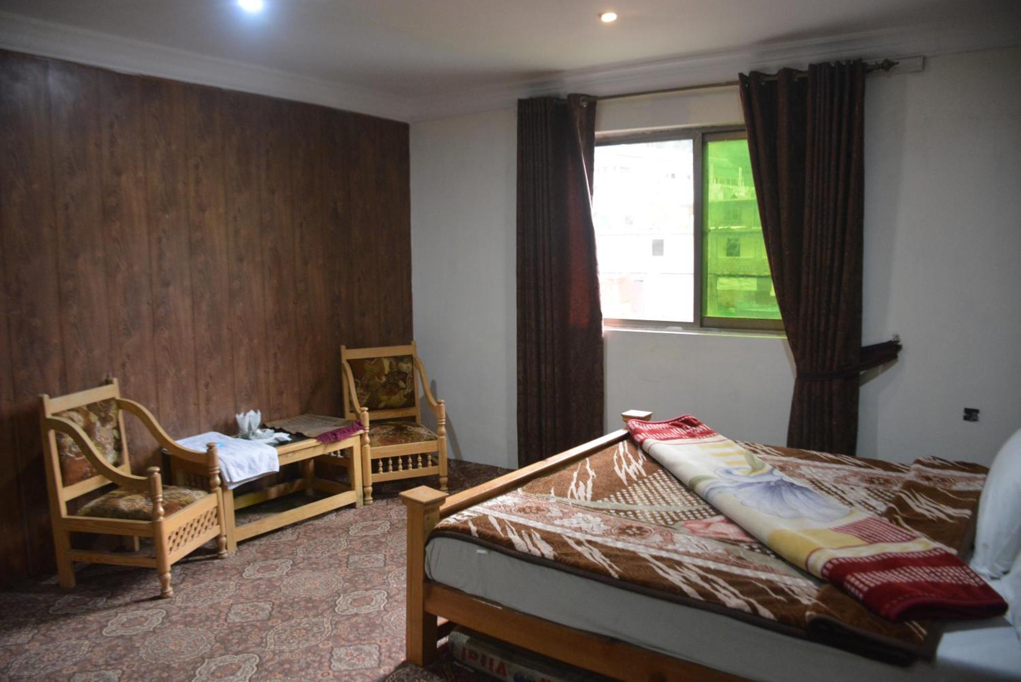 Hotel Pine Hills, นารัน ภายนอก รูปภาพ