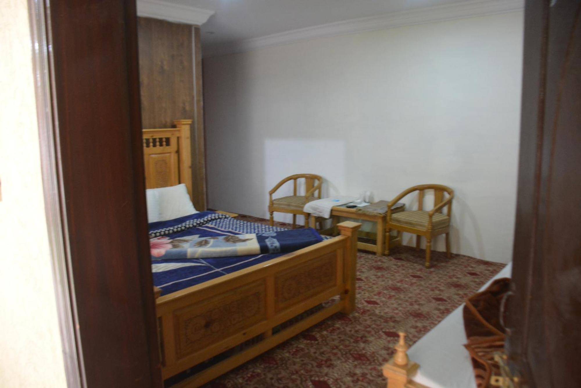 Hotel Pine Hills, นารัน ภายนอก รูปภาพ
